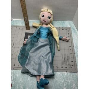 Disney Store Princess Queen Plush Doll Snow Winter Gown‎ Elsa Frozen 19” Soft
